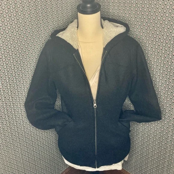 Rubbish Sherpa Hooded Jacket ASO Bella Swan in Twilight - Picture 5 of 12